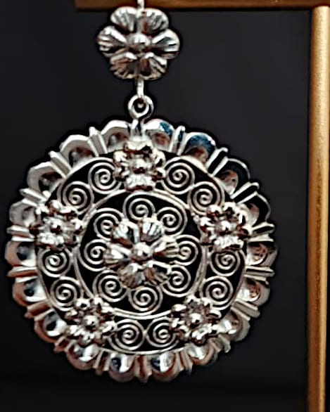 Medallón Espiral — Pendiente Redondo